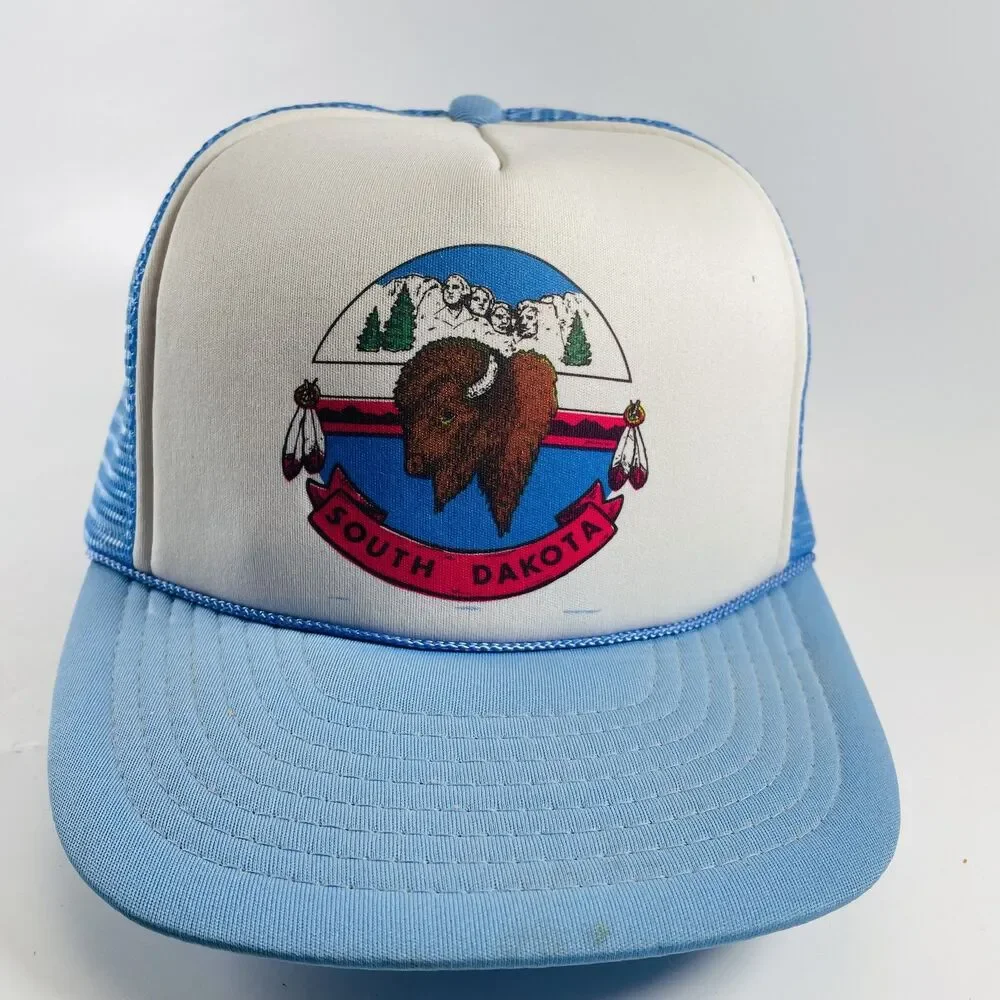 Winner Renaissance International hat good